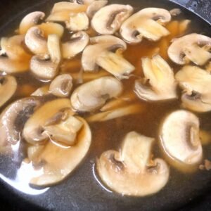 2.Chicken & Mushroom Soup 毛鸡湯