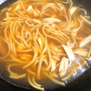 3.Chicken & Needle Soup 鸡面湯